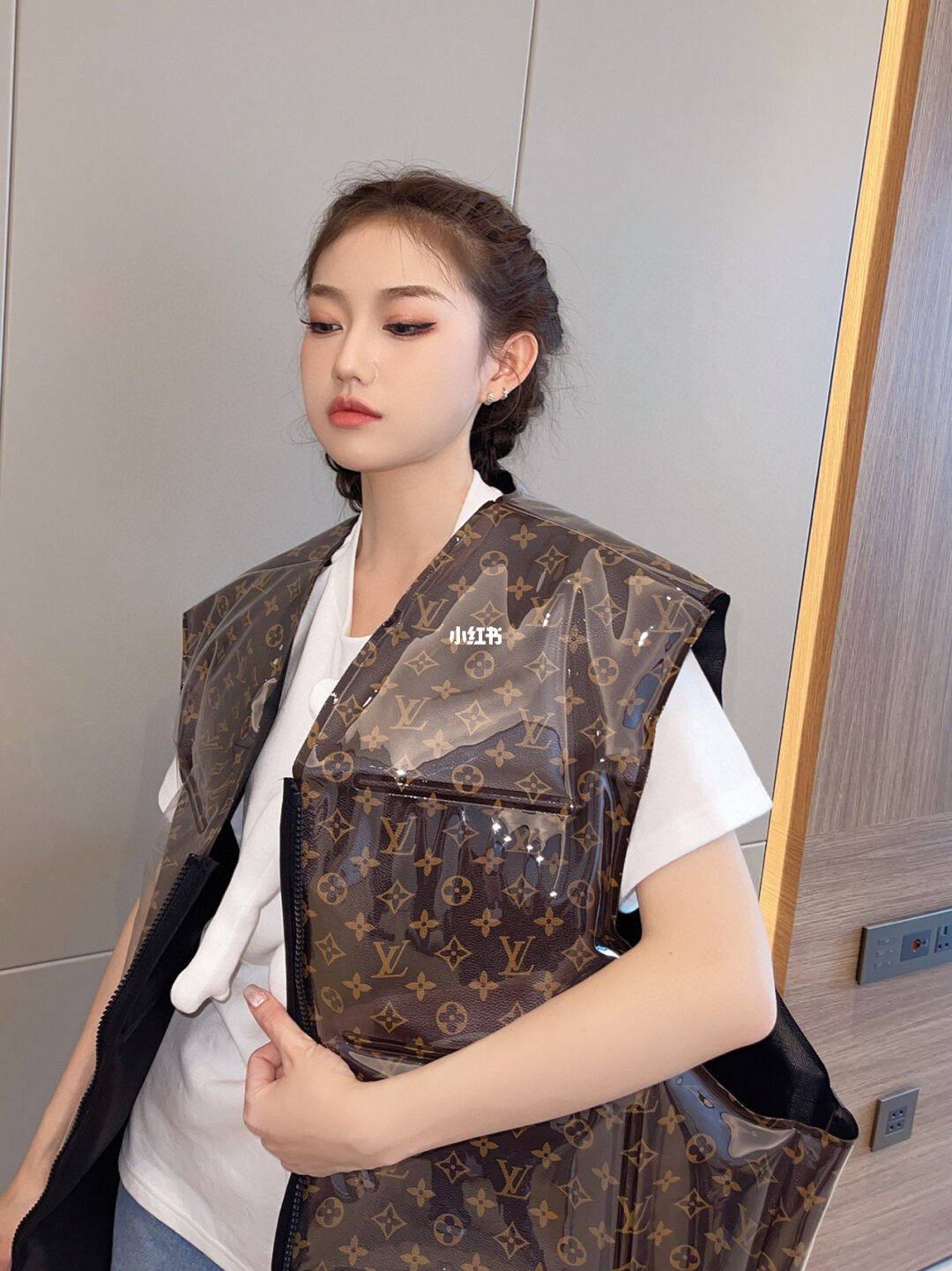 人群中的C位擔當 路易威登7515LV充氣背心馬甲深度解析